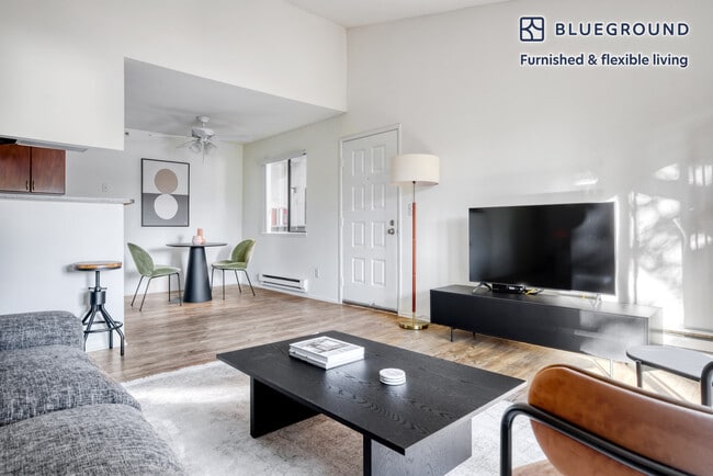 Photo - 1600 Villa St Unidad FL3-ID1141