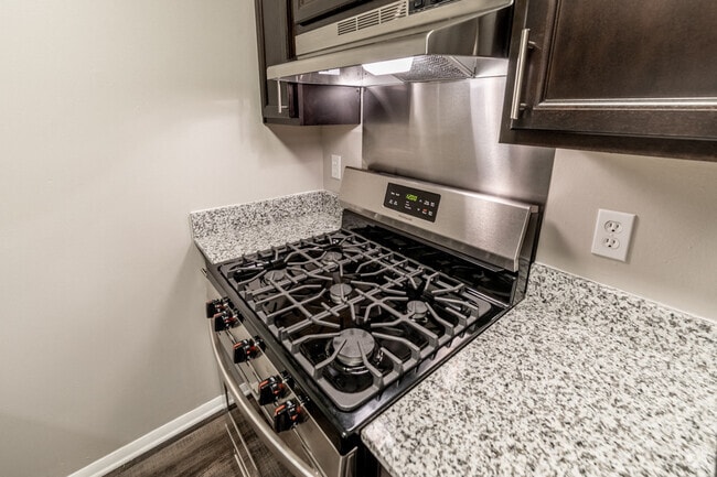 Building Photo - Woodbridge of Bloomington Rental