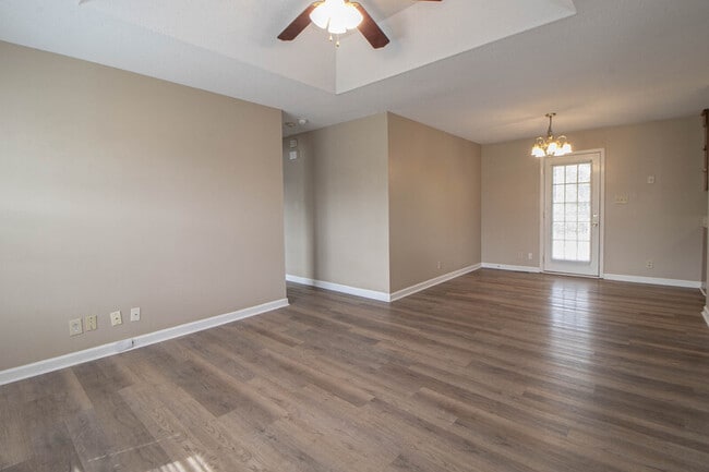 Photo - 581 Oakmont Dr