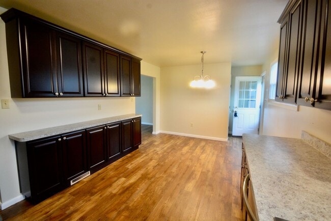363 N School Ln