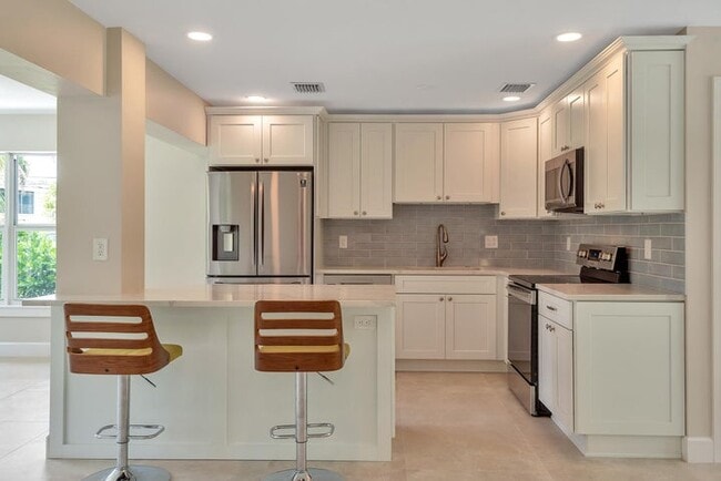 Photo - 2001 Collier Ave