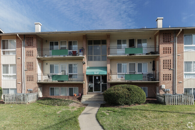 Building Photo - Forest Hill Apartments