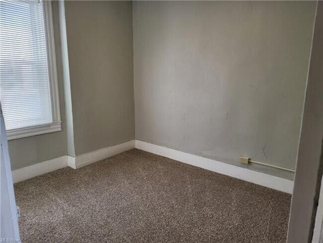 Photo - 10525 Earle Ave Unit Upstairs