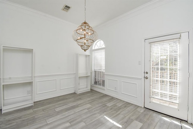 Photo - 5217 Blossom St