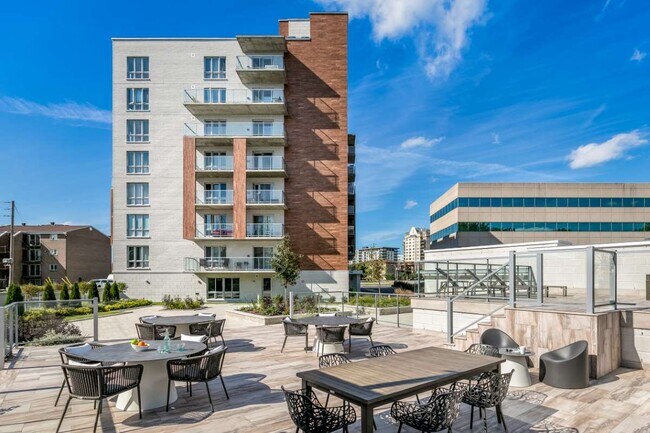 Photo - The Topaz Laval Apartments