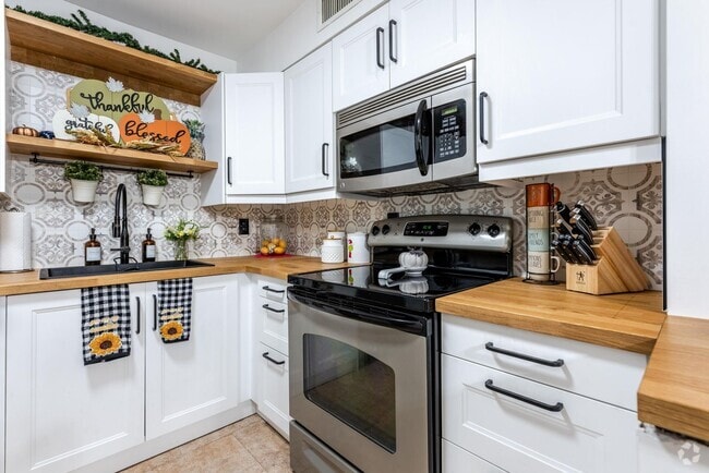 Building Photo - 9930 Pineapple Tree Dr Unit 202 Rental