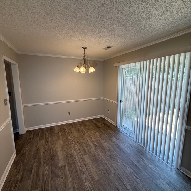 Photo - 2345 Vineyard Dr