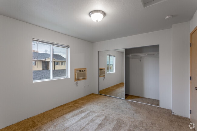 2BR, 2.5BA Townhouse - 1,100SF
