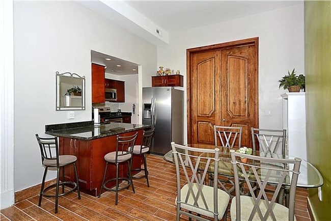 Photo - 817 6th St NW