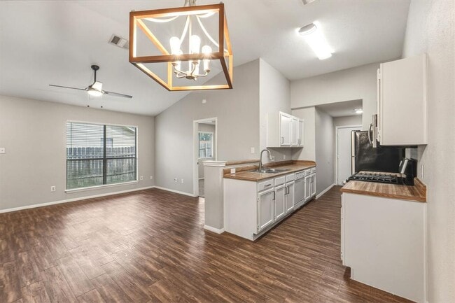 Photo - 2302 Fuzz Fairway