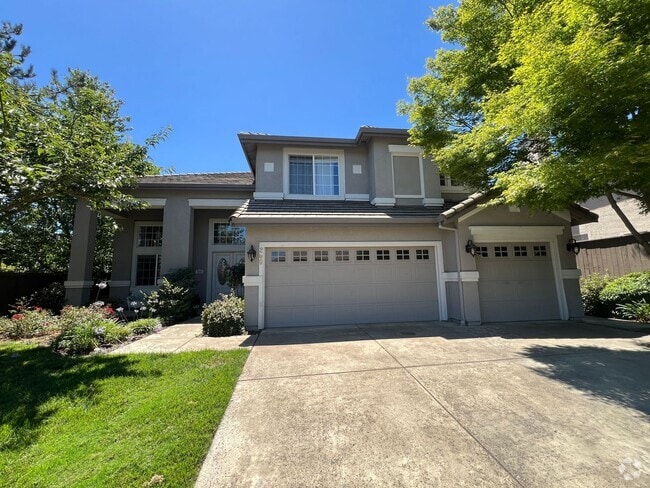 Building Photo - Gorgeous Serrano home in gated community c...