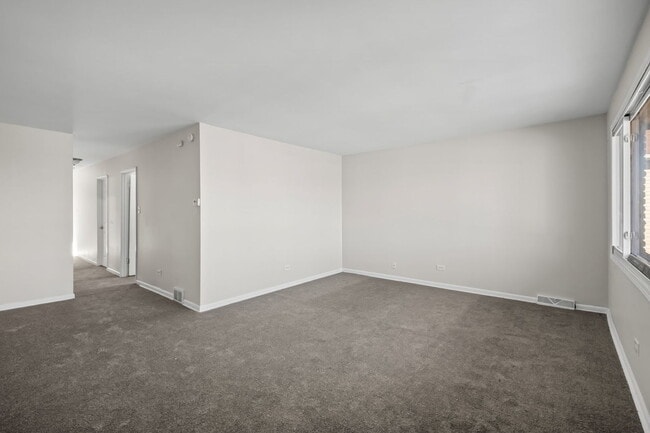Photo - 10214 S La Salle St