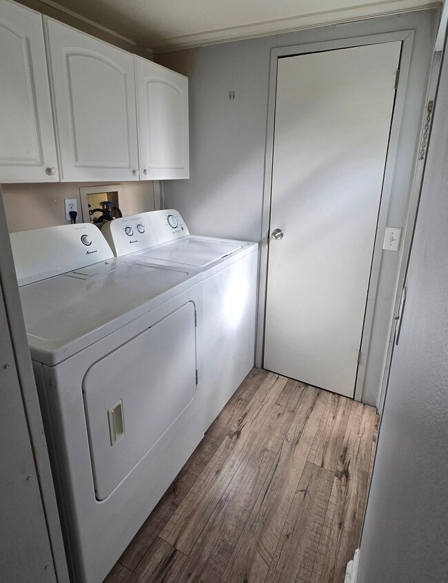 Photo - 8827 Deerwood Dr