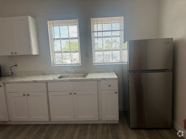 Building Photo - 1825 Linhart Ave Rental
