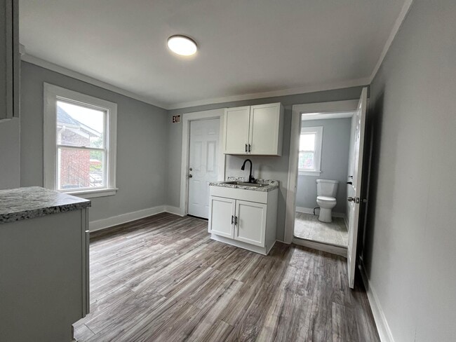 Building Photo - 1287 Sullivant Ave Unit 1