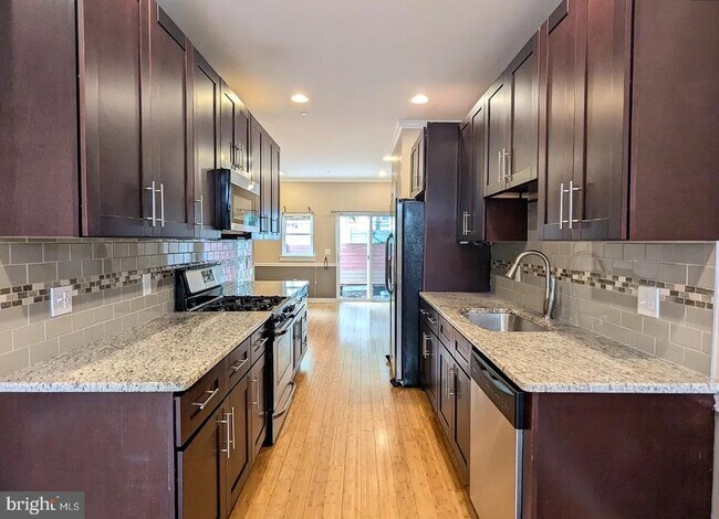 Building Photo - 3014 W Stiles St Rental