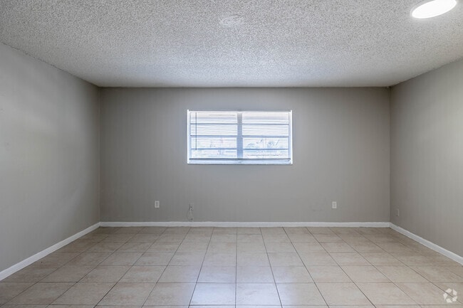 CORNER 2 BR, 1 BA - 775SF - Palm Court Apartments