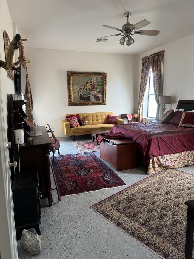 Building Photo - 15935 Mary Cir