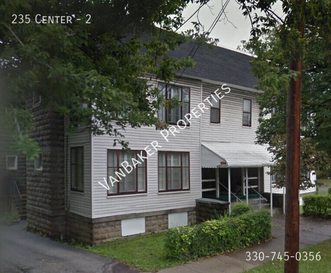 Building Photo - 235 Center-2 Unit 2