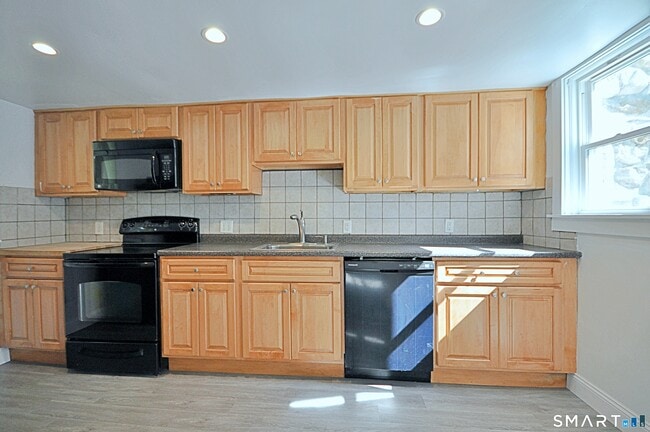 Photo - 10 Old Hawleyville Rd