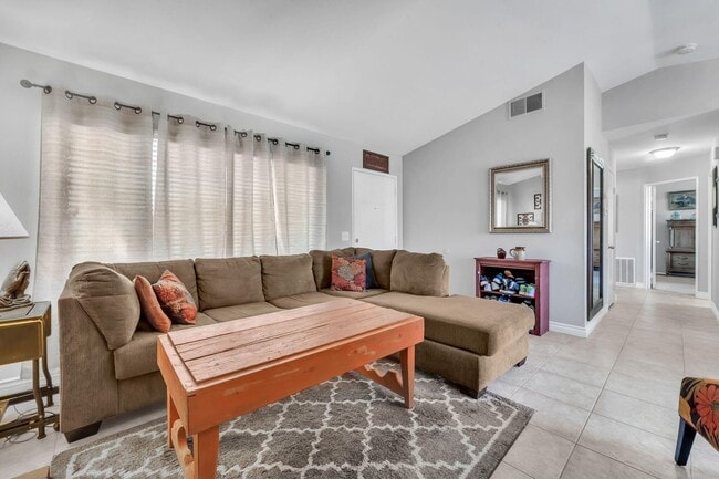 Photo - 2815 Minford St