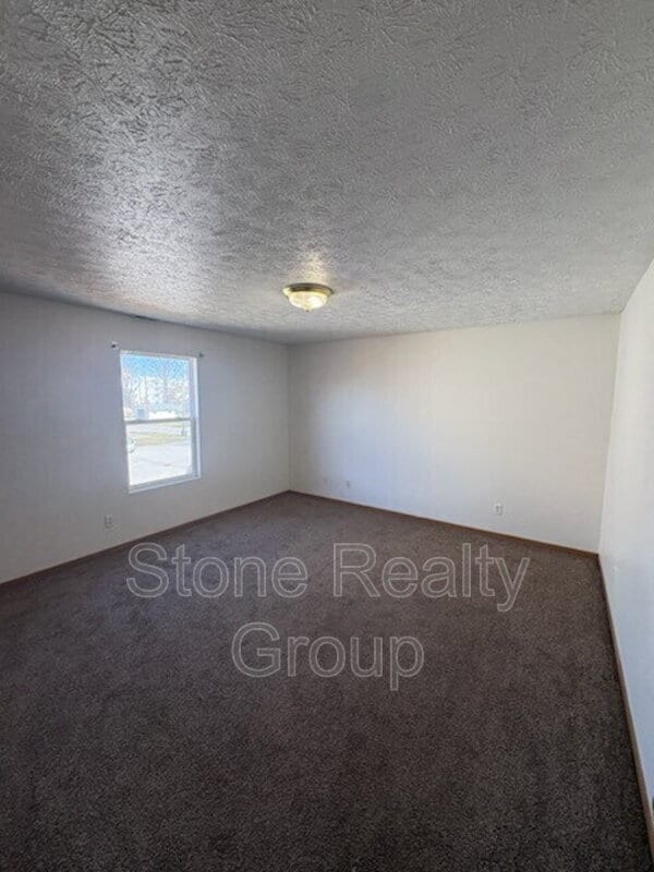 Photo - 679 N 25th St