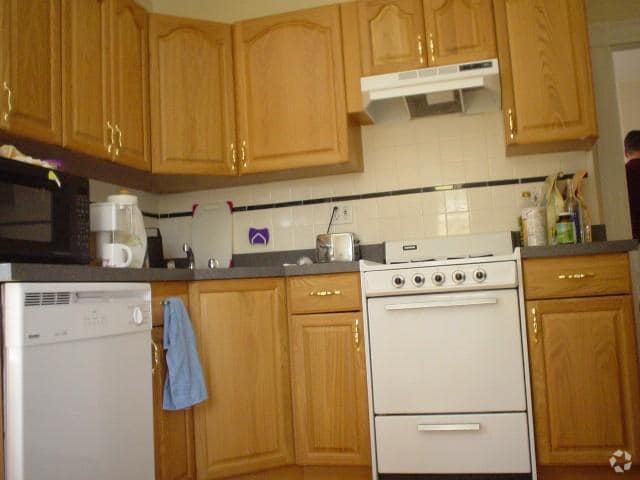 Building Photo - 25 Everett St Rental