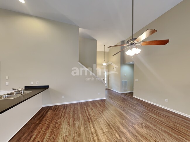 Photo - 1005 Matheus Dr