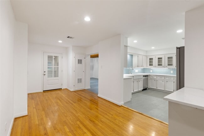 Photo - 1422 Hewitt Dr