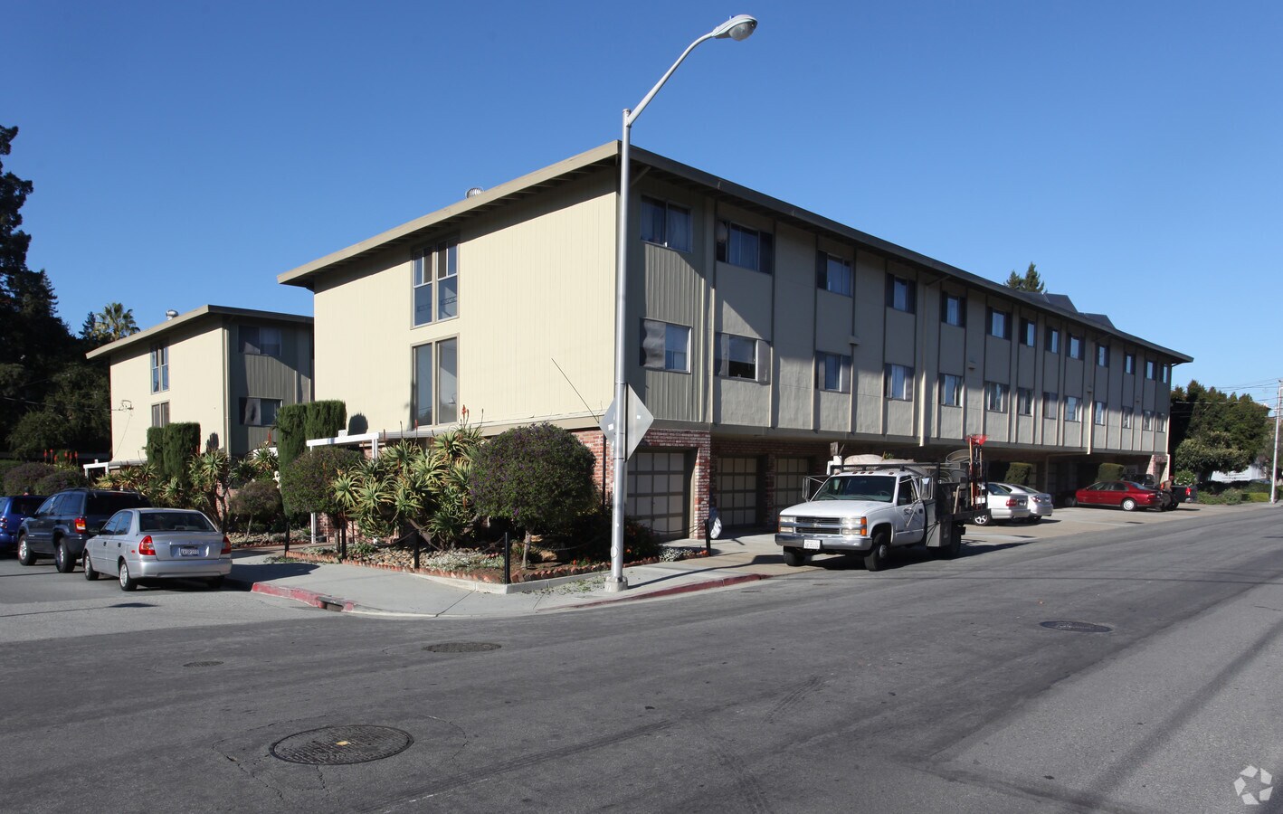 Photo - Royal Garden Apartments