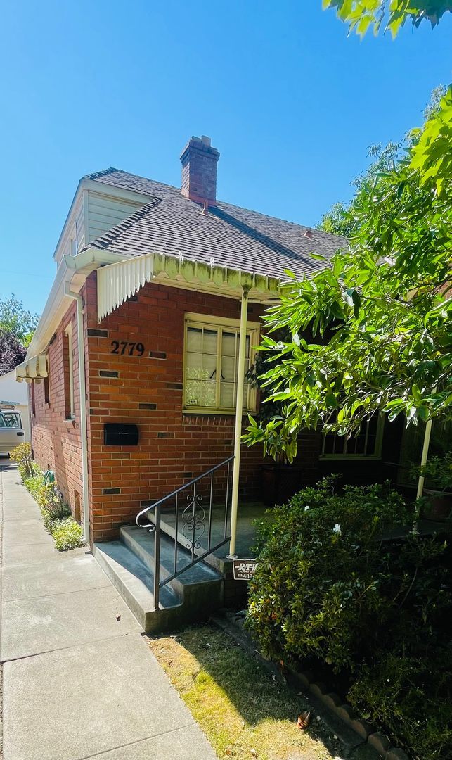 2/1 rear unit in Land Park - 2/1 rear unit in Land Park Casa