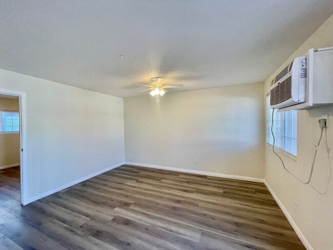 Building Photo - Charming 1-Bedroom Apartment in Prime Van Nuys Location - MOVE IN READY Unit 11