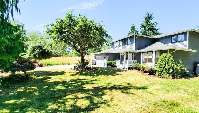Building Photo - 4 Bedroom + 2 Flex Rooms On 1 Acre Rental