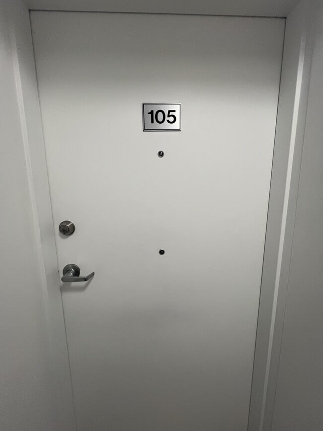 Building Photo - 630 Cummings Ave Unit 105