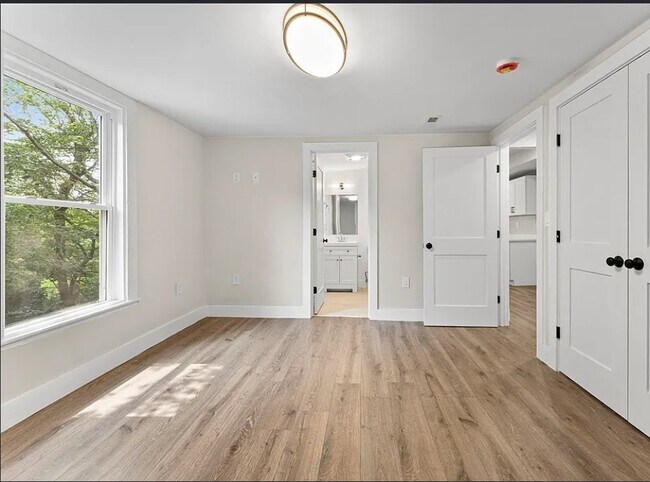 240 Norfolk St Unit 3