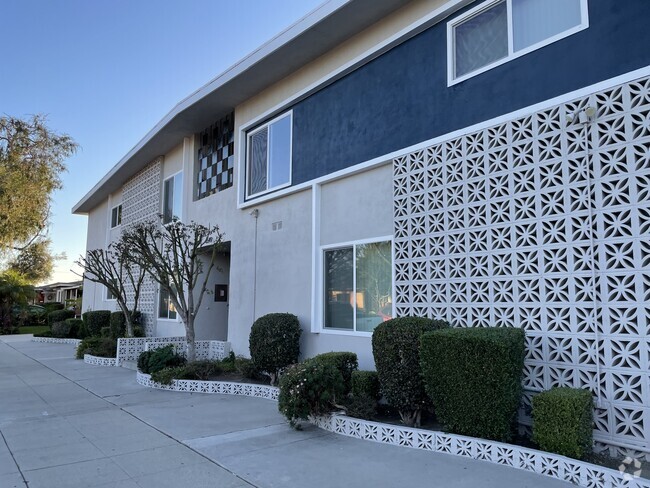 Building front - 6549 Johnson Ave Unit #8 Rental