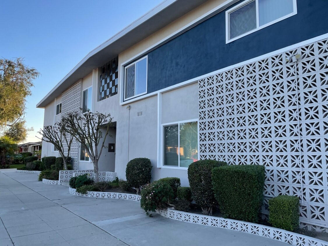 Building front - 6549 Johnson Ave (Long Beach, CA)
