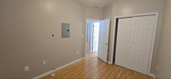 Photo - 18 E 17th St