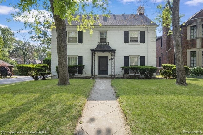 Building Photo - 18694 Oak Dr Rental