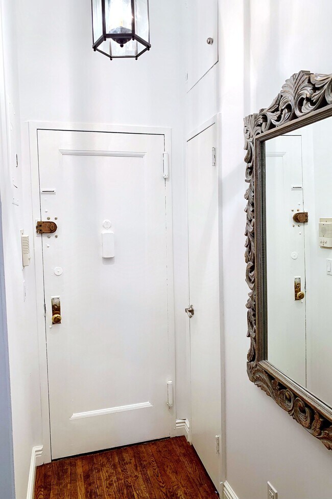 Photo - 134 W 71st St