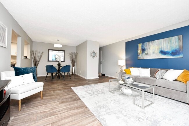 Sala de estar con piso estilo madera