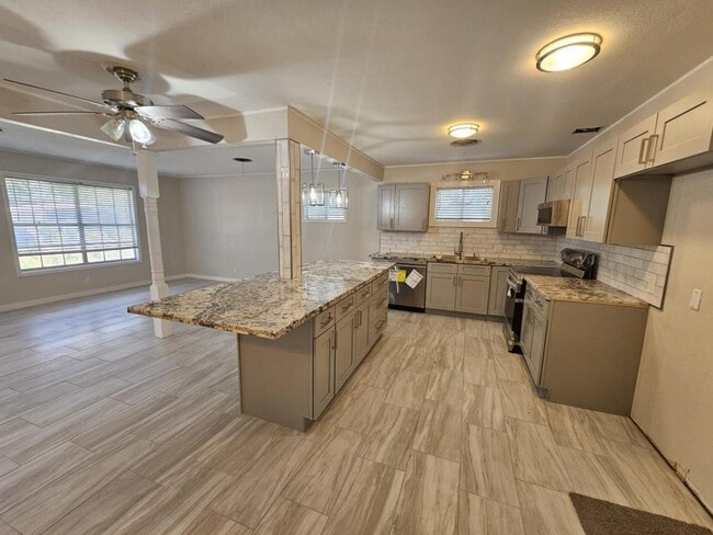 Photo - 2502 E Poplar Ave