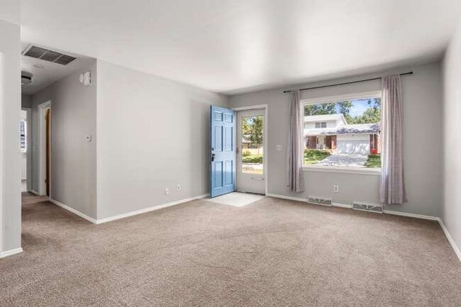 2305 Glenoak Dr