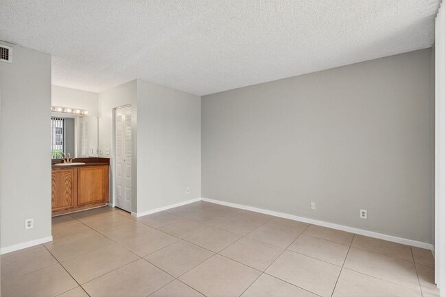 Photo - 752 Executive Center Dr Unit 11