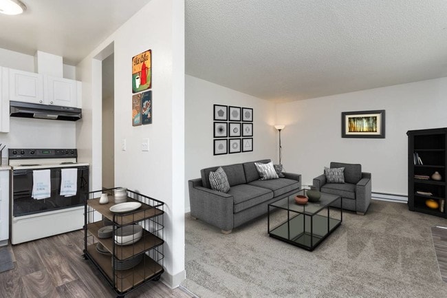 Not a crowded studio setup! - Executive 1801