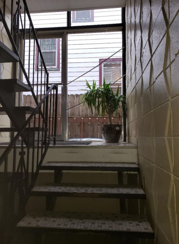 Photo - 2044 Mills Ave Unidad 6