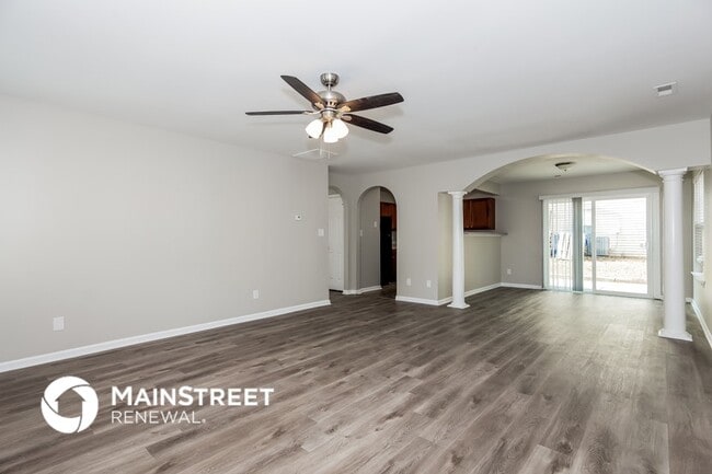 Photo - 1135 Larkspur Ln