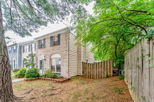 Photo - 401 Shannon Ct Townhome