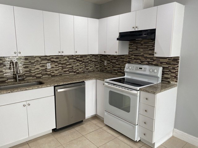 2 bedroom 1 Bath Home - Utilities Included