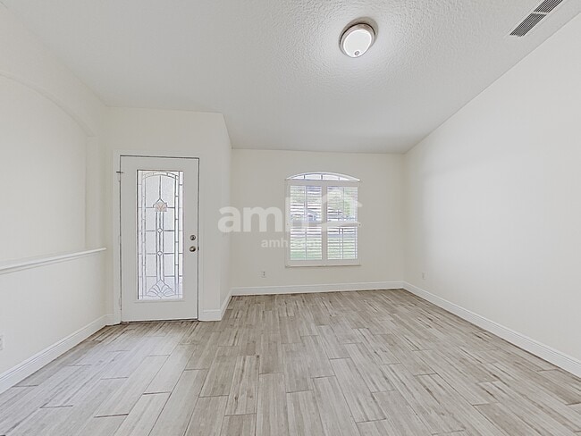 Photo - 922 Lake Lindley Dr N